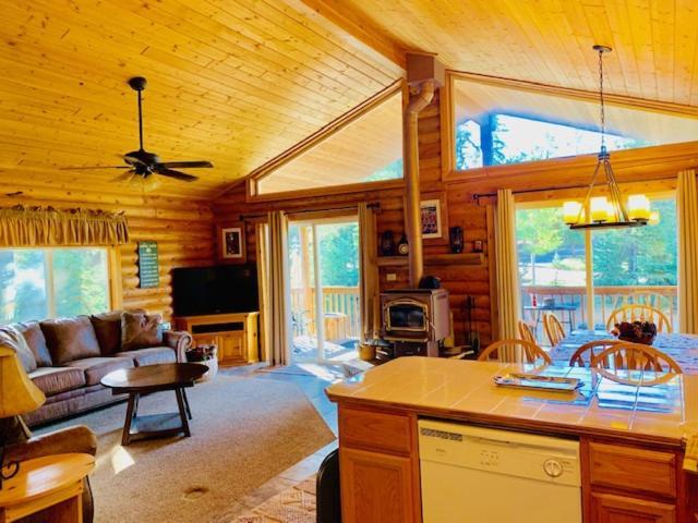 Adventure Awaits 3King Bed,2Bath Log Cabin In Heart Of Duck Creek Village! Екстер'єр фото