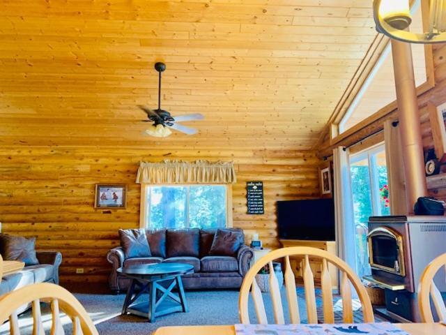 Adventure Awaits 3King Bed,2Bath Log Cabin In Heart Of Duck Creek Village! Екстер'єр фото
